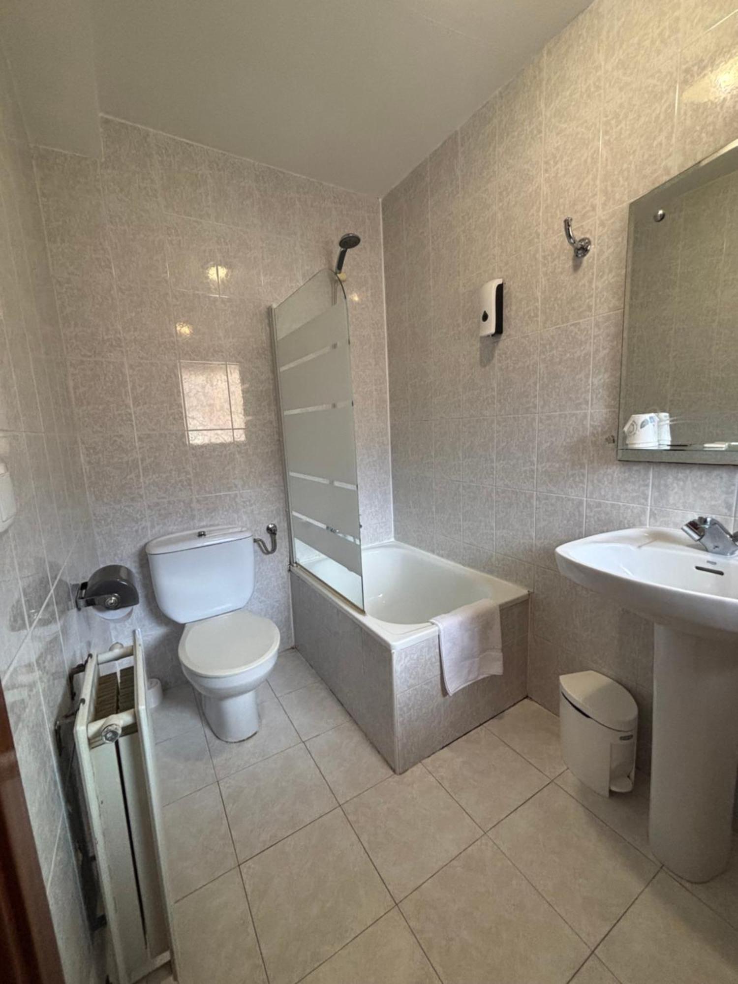 Hostal Legaz Funes Luaran gambar