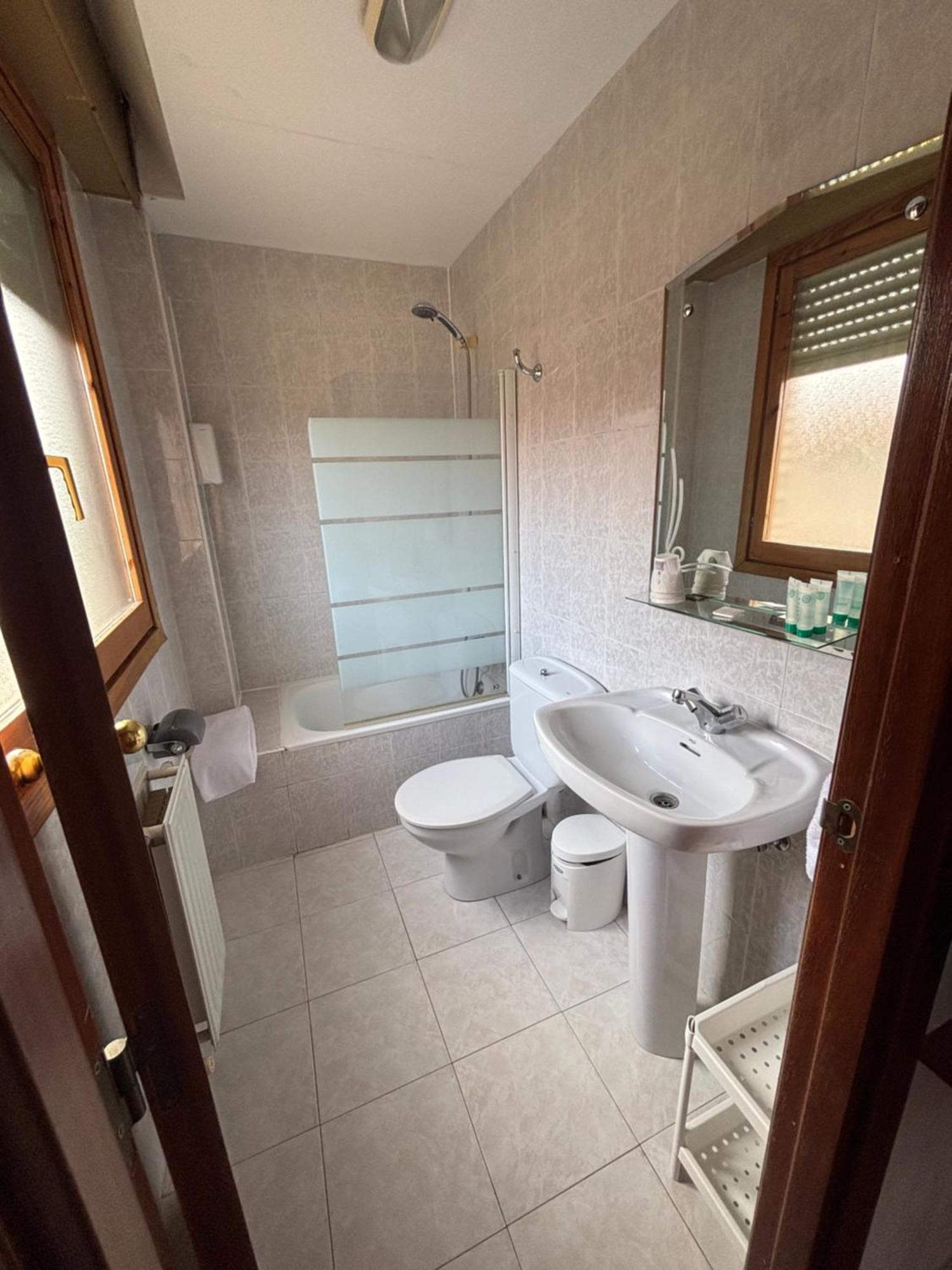 Hostal Legaz Funes Luaran gambar